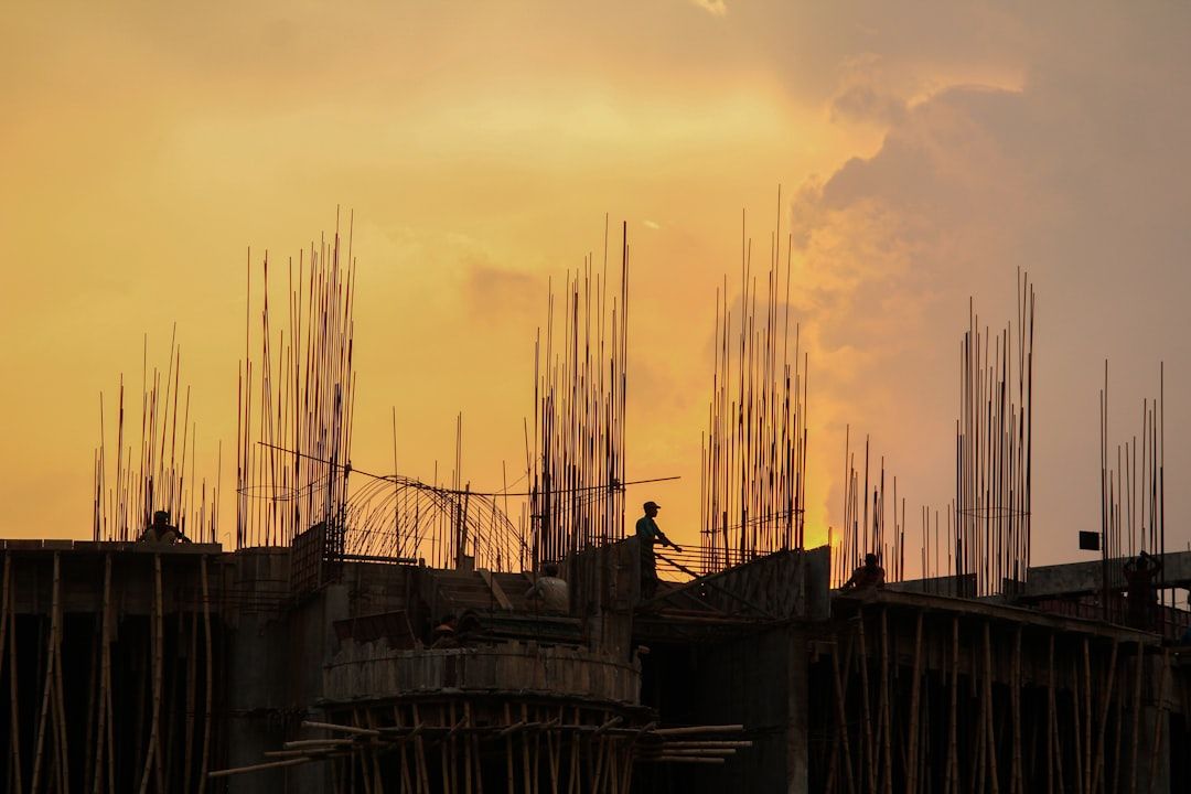 Cómo la IA predice el ROI de proyectos de construcción sostenible